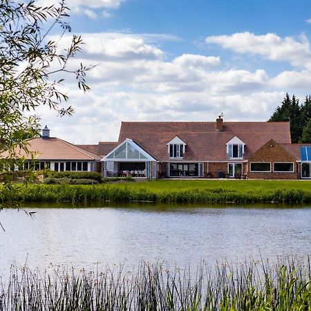 Kingfisher Hotel, Golf And Country Club ميلتون كينيز المظهر الخارجي الصورة