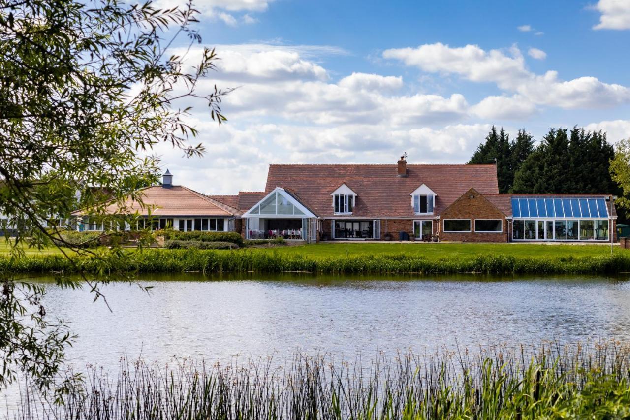 Kingfisher Hotel, Golf And Country Club ميلتون كينيز المظهر الخارجي الصورة