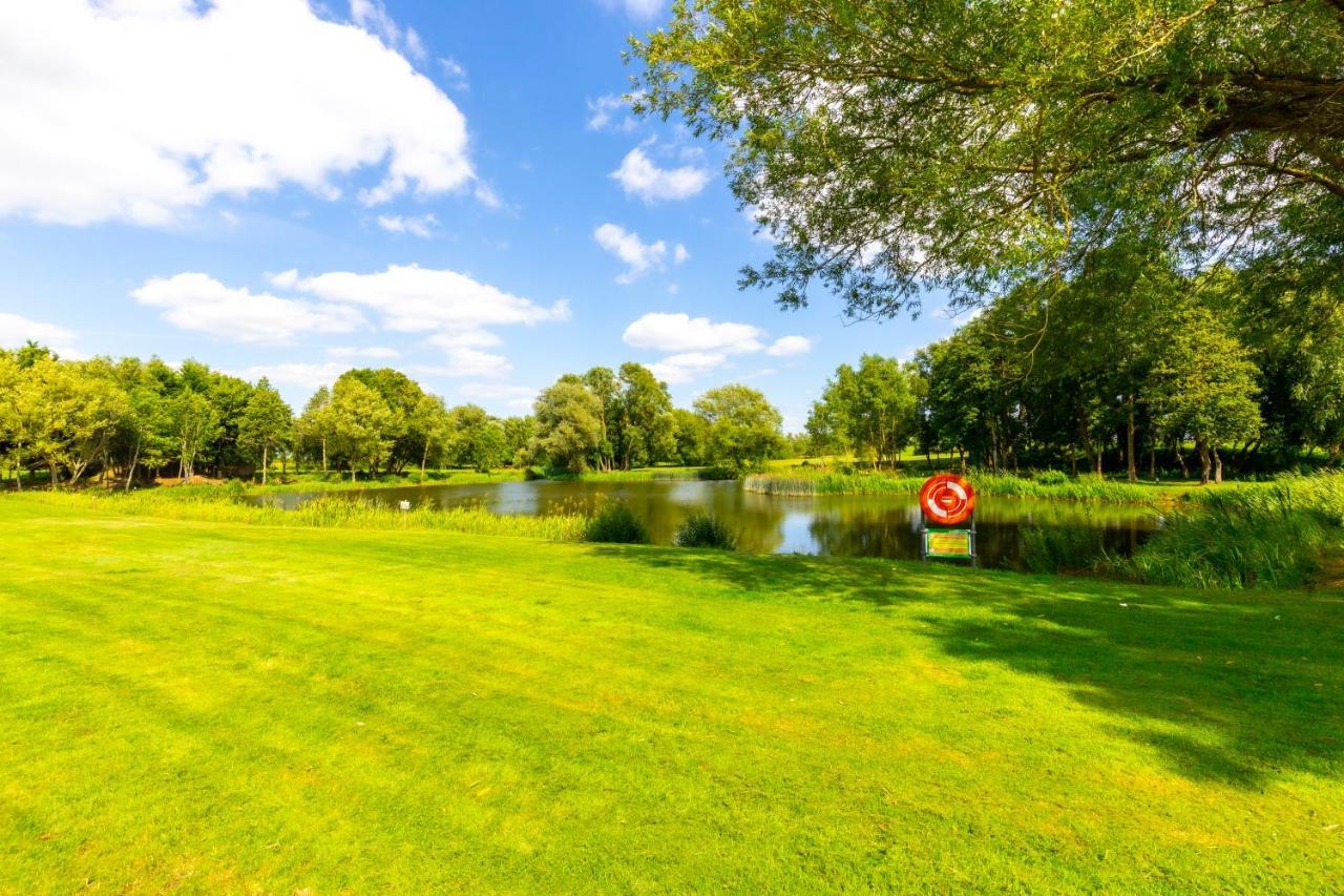 Kingfisher Hotel, Golf And Country Club ميلتون كينيز المظهر الخارجي الصورة