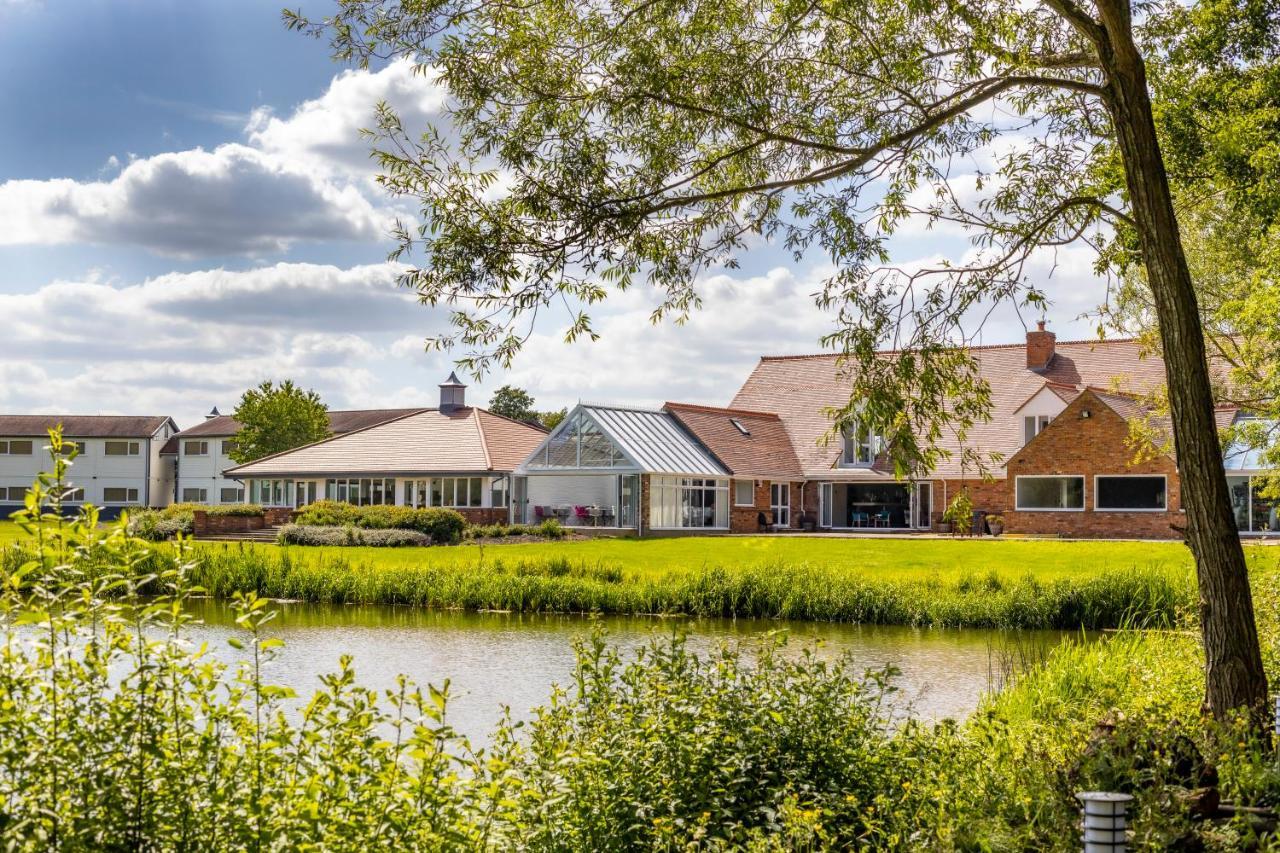 Kingfisher Hotel, Golf And Country Club ميلتون كينيز المظهر الخارجي الصورة