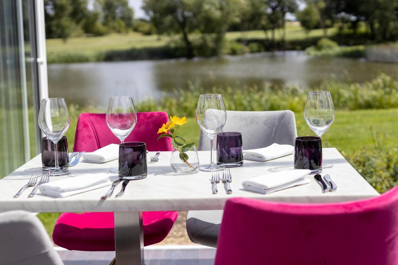 Kingfisher Hotel, Golf And Country Club ميلتون كينيز المظهر الخارجي الصورة