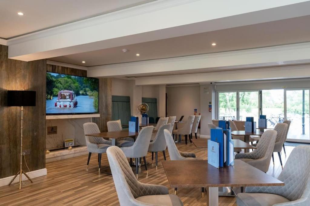 Kingfisher Hotel, Golf And Country Club ميلتون كينيز المظهر الخارجي الصورة