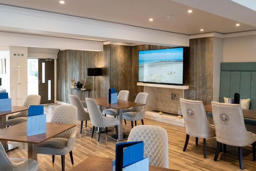 Kingfisher Hotel, Golf And Country Club ميلتون كينيز المظهر الخارجي الصورة